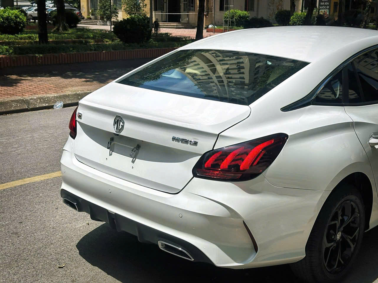Đuôi xe MG5